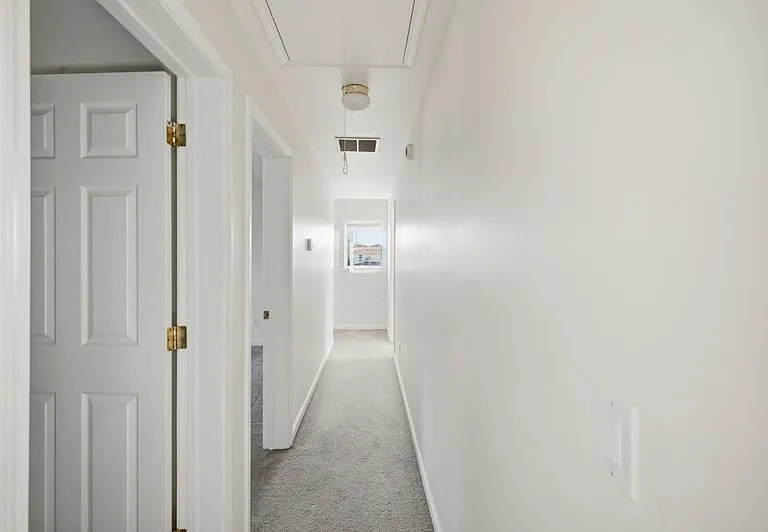 2010 Grammercy Ave — Photo 19