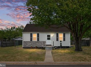 305 Locust Ave, Colonial Beach, VA 22443