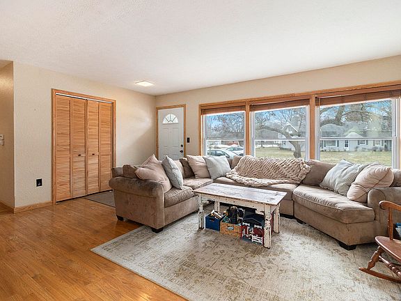 5th image of 801 New William St