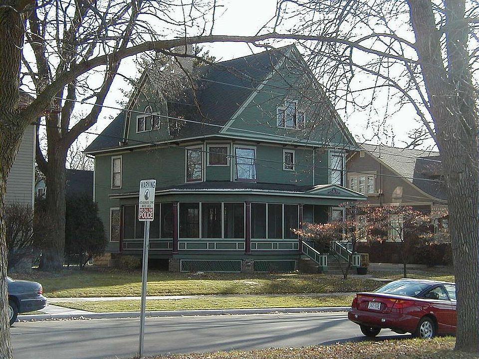 1st image of 414 E Holmes St