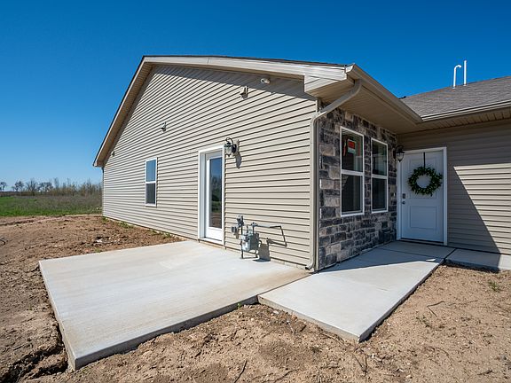 4th image of 644 McKay Way