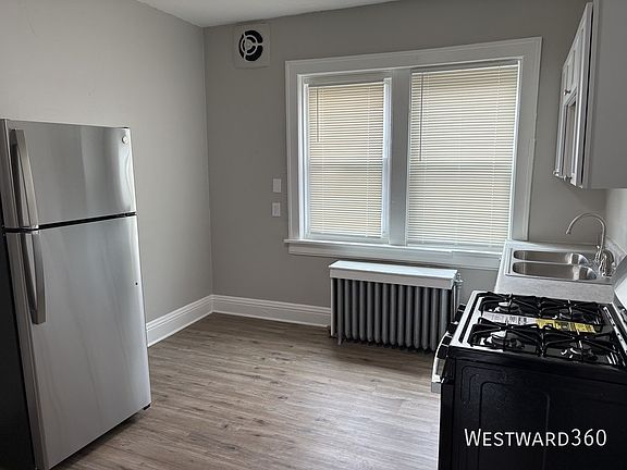 5th image of 4011 Elm St APT 1F