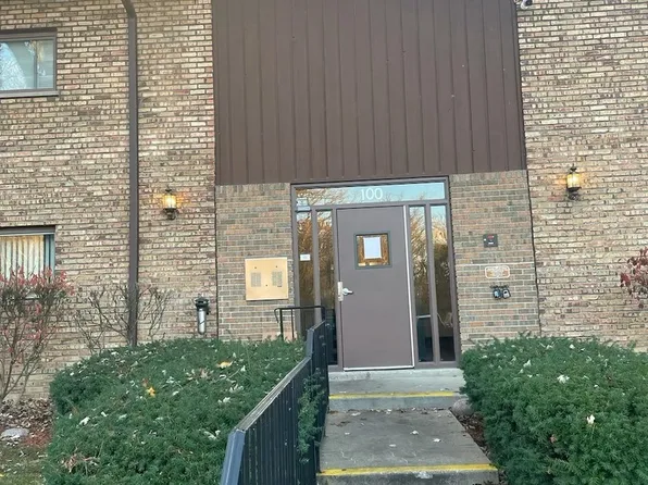 100 Willow Ln APT 104, Willow Springs, IL 60480