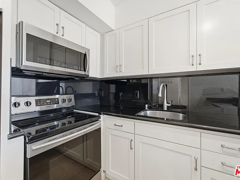 969 Hilgard Ave #1106 — Photo 8