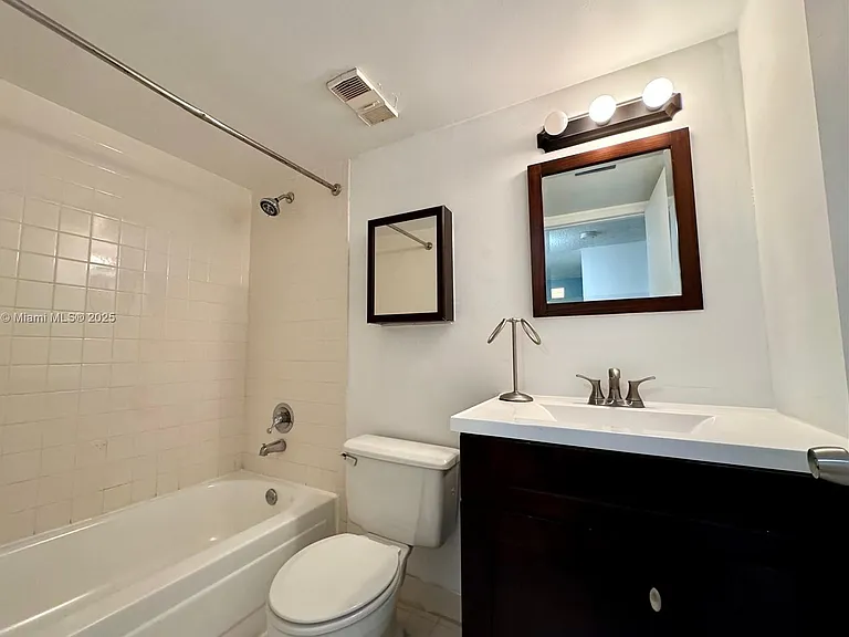 800 N Miami Ave #L-10 — Photo 10