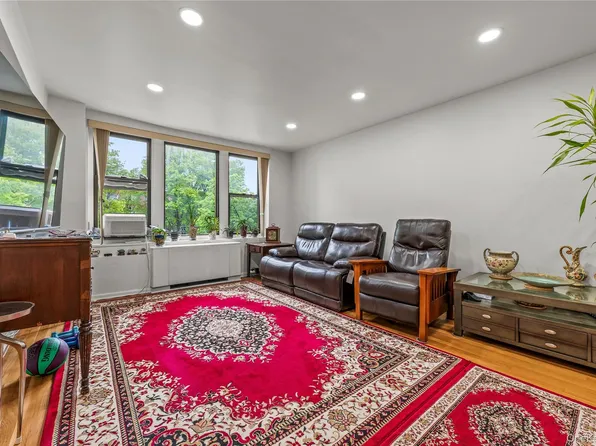 18-35 Corporal Kennedy #3C, Bayside, NY 11360