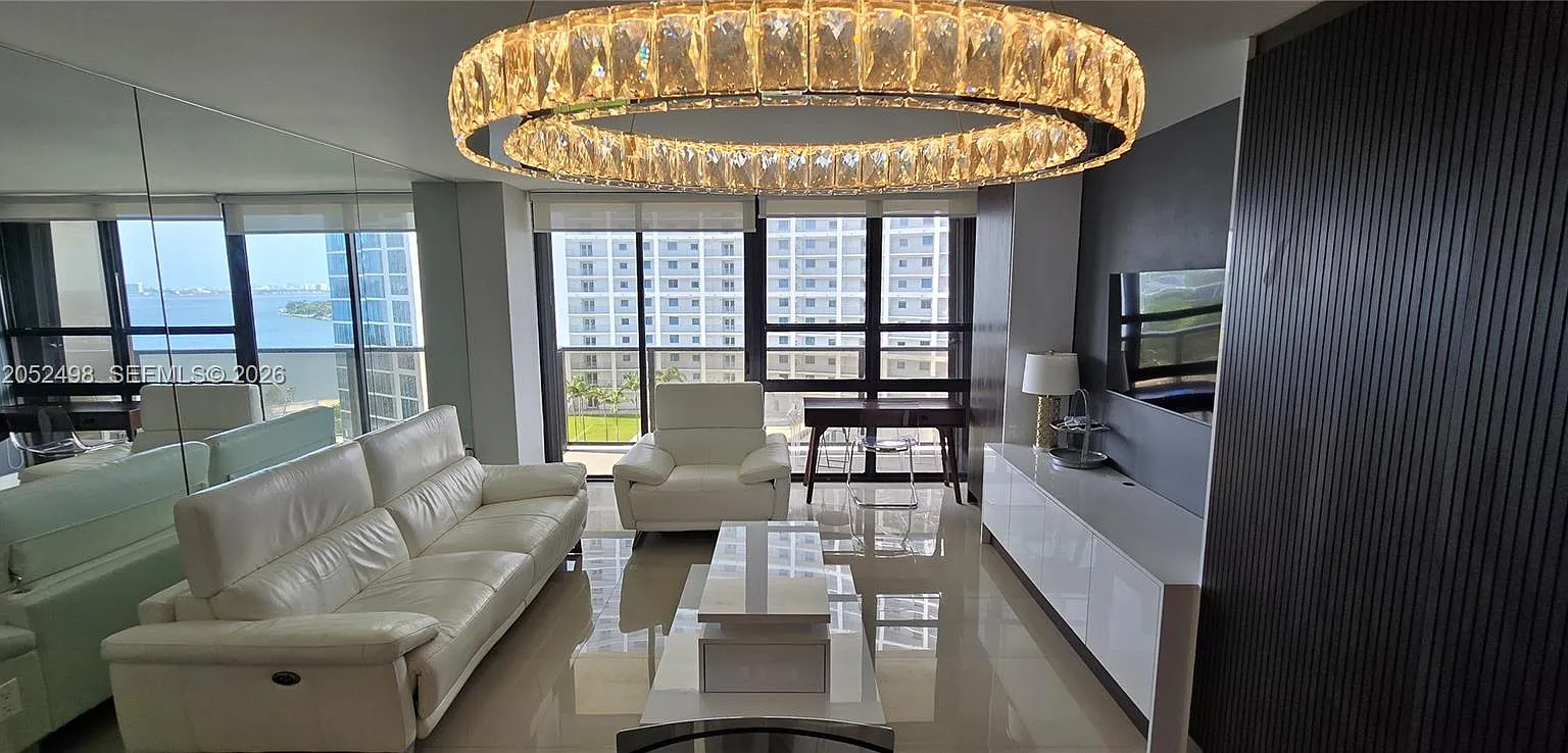 Charter Club Condo — Photo 3
