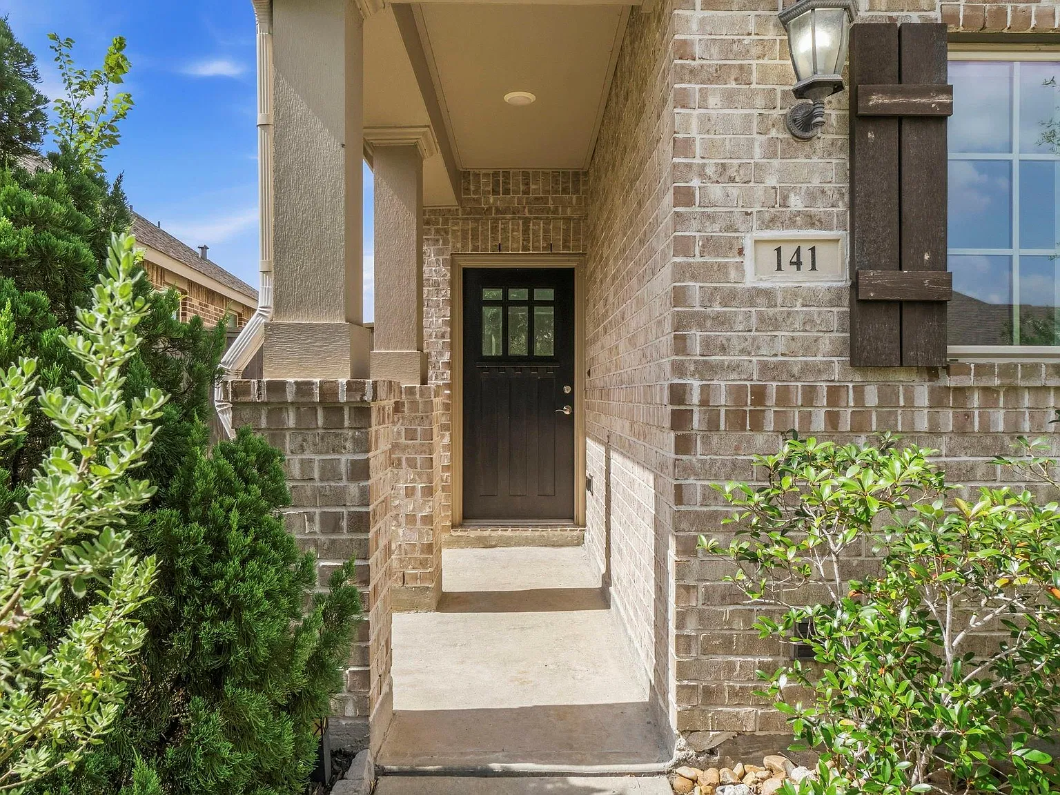 4 bed, 2.5 bath, 2285 sqft, $2,700 — Photo 3