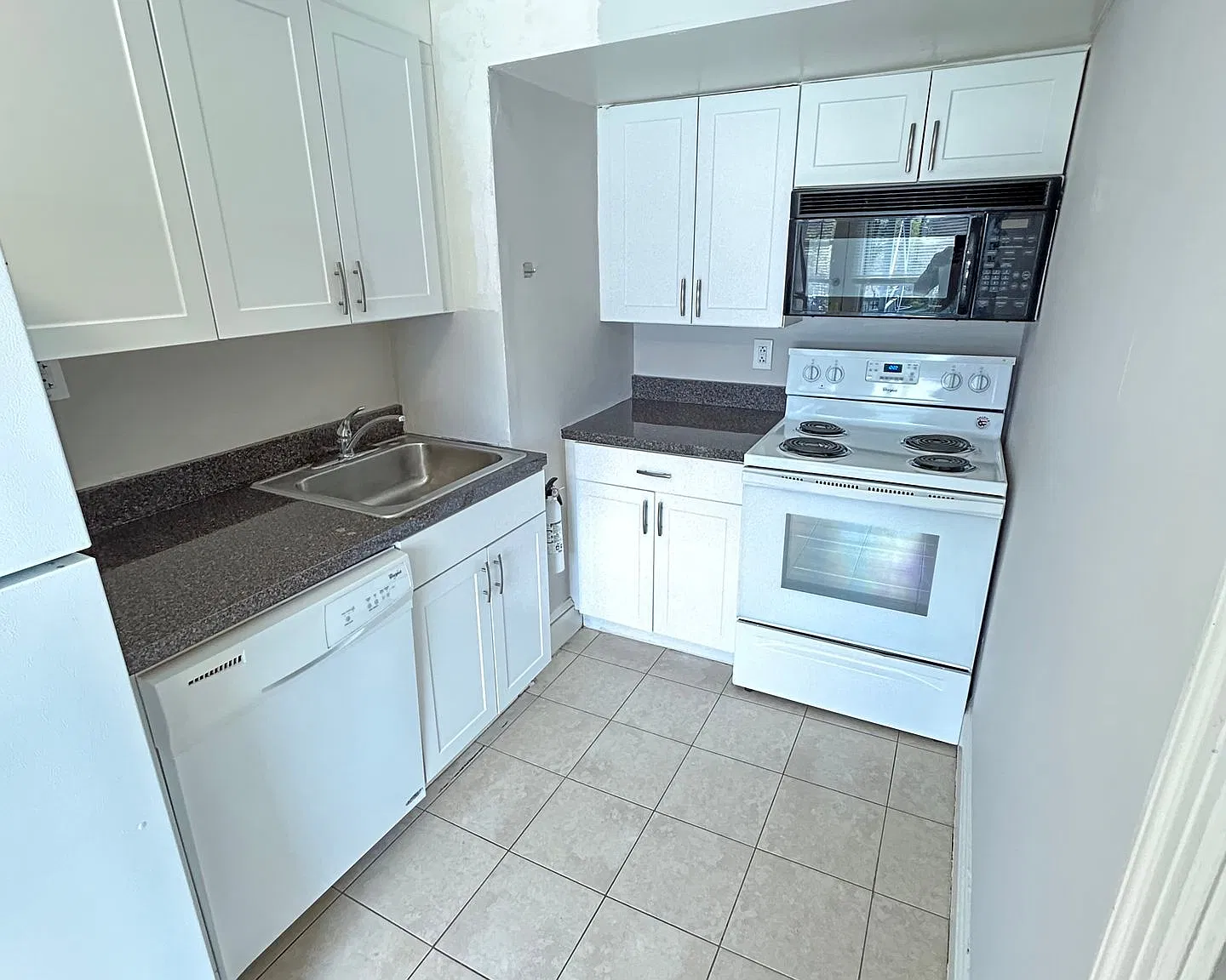 Manor House Apartments — Photo 3