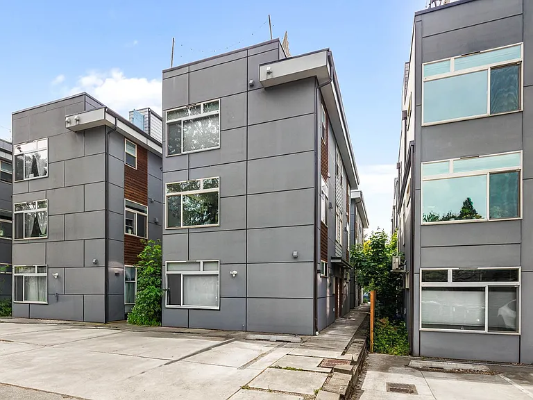 724A Martin Luther King Jr Way — Photo 1