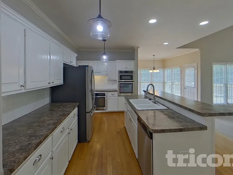 1260 Castle Pointe Ln — Photo 6