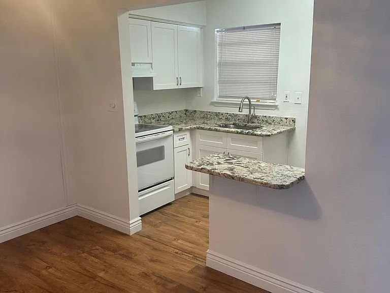 401 Monroe Ave #B105 — Photo 8