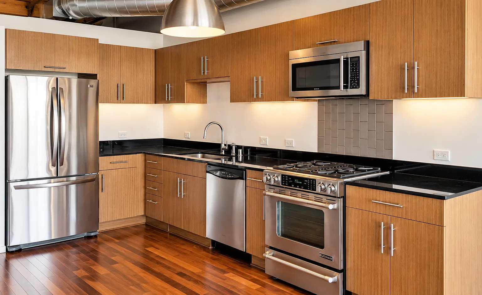 Studio, 810 sqft, $2,850 — Photo 2
