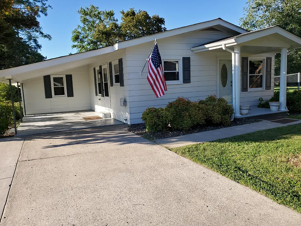 102 Highland Ave