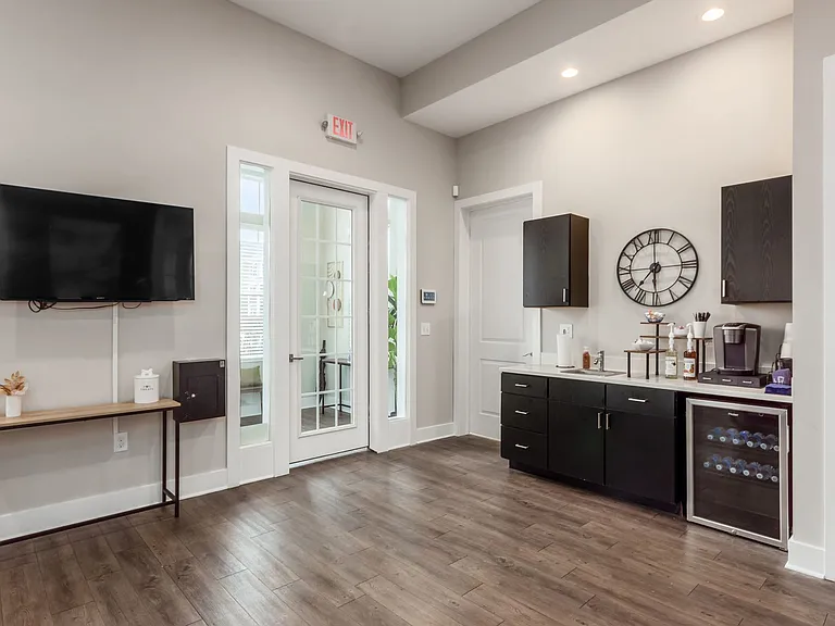 Avery Pointe — Photo 5
