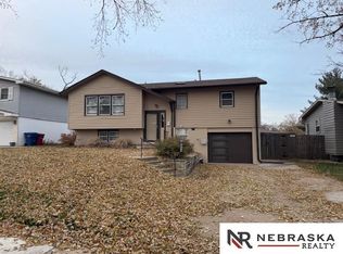 8822 Pine Dr, La Vista, NE 68128