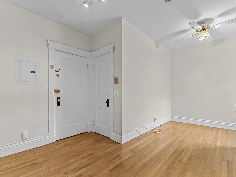 35 Queensberry St #22 — Photo 5