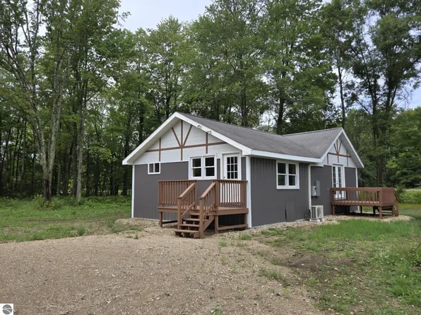 10442 W 34th Rd, Harrietta, MI 49638