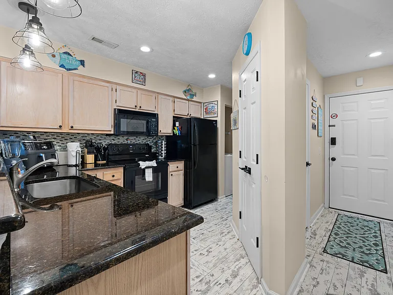 557 White River Dr #12H — Photo 17