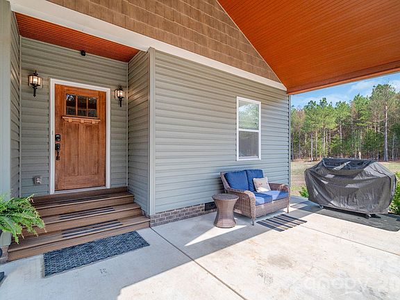 4th image of 2695 Addison Rd