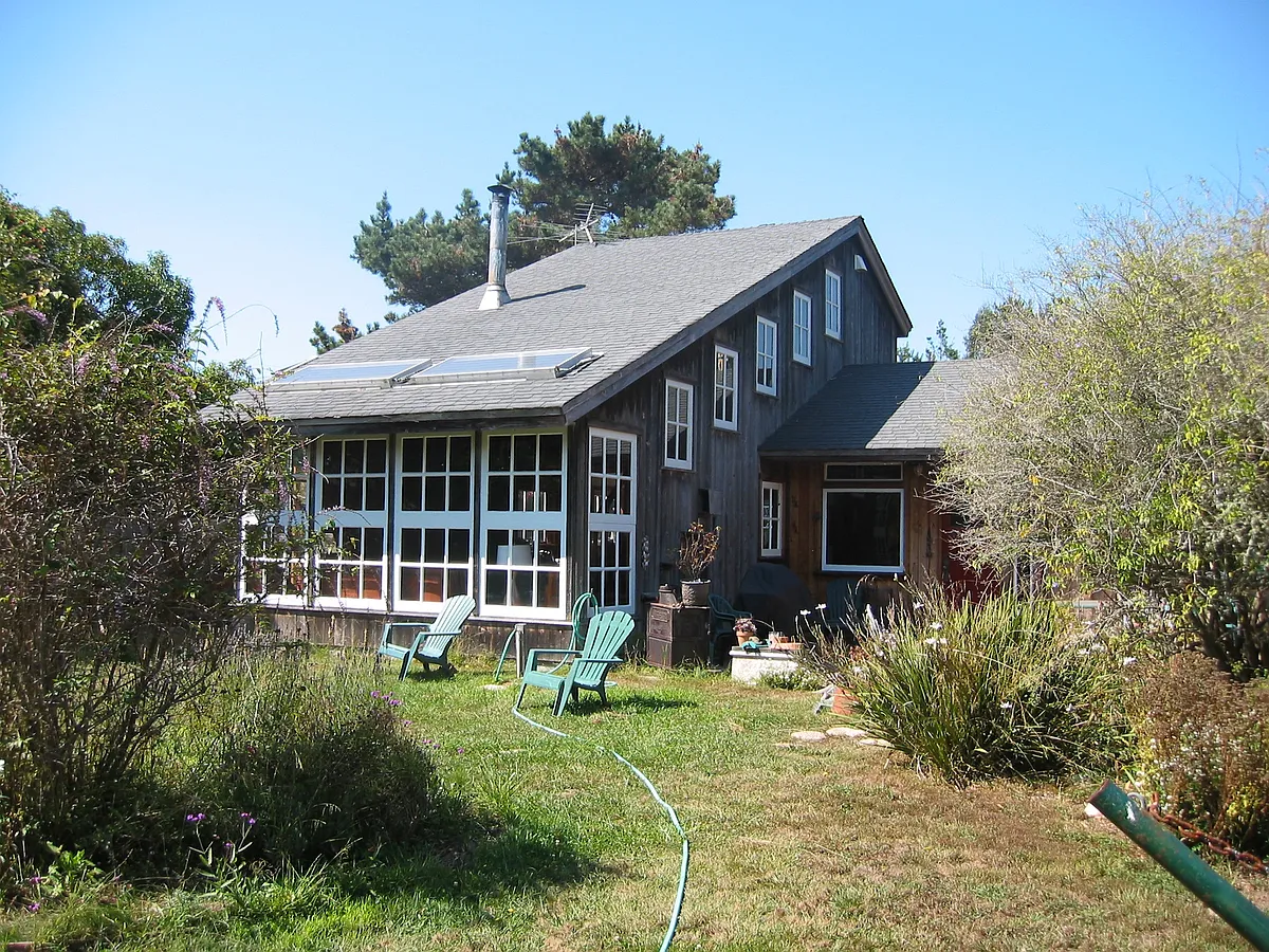 Building Photo - 415 Evergreen Rd