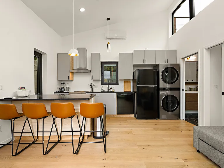5204 Baltimore St #1/2 — Photo 32