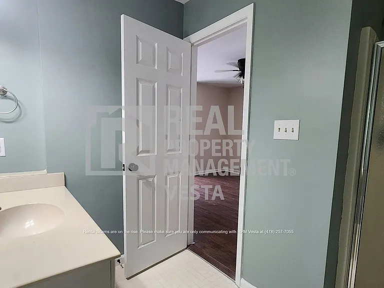 1038 Walnut St — Photo 13