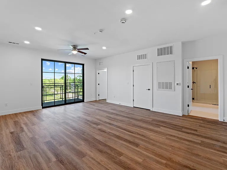 4315 S Congress Ave #323 — Photo 6