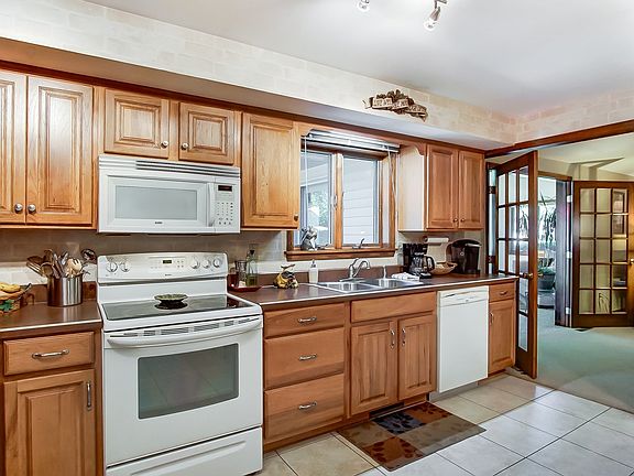 3rd image of 1303 Walker Ct