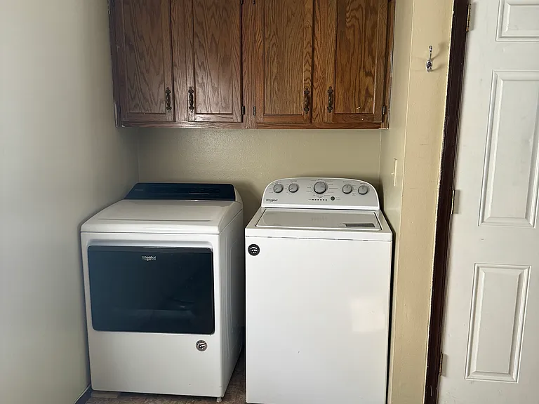 907 N Stilwell St #907 — Photo 1