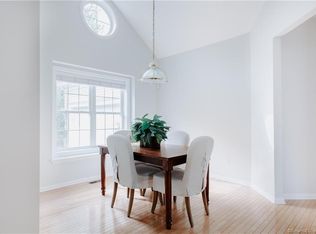 22 Arrowwood Ln, Bloomfield, CT 06002