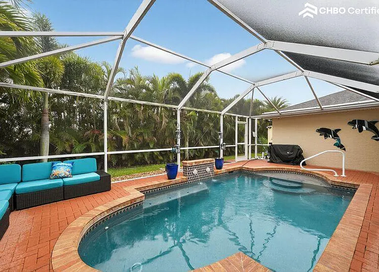 Heated Pool & Lounge Area
