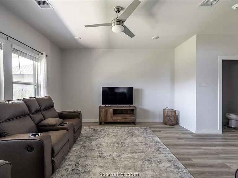 956 Lady Bird Ln — Photo 8