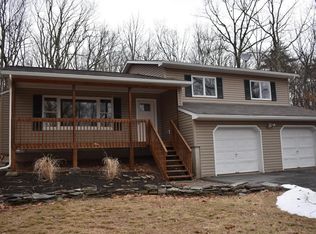 114 Hawk View Dr, Milford, PA 18337