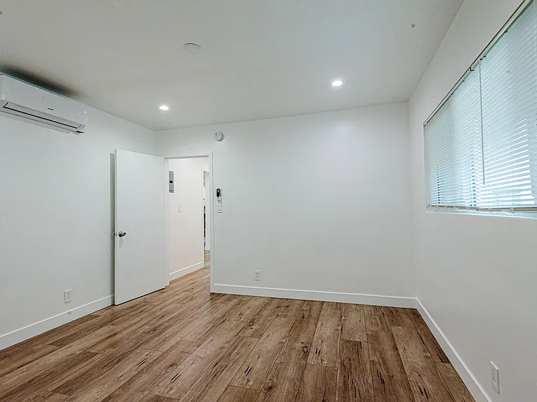 4324 Ventura Canyon Ave — Photo 15