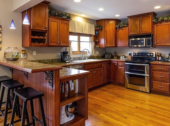 4th image of 226 Deerfield Ct