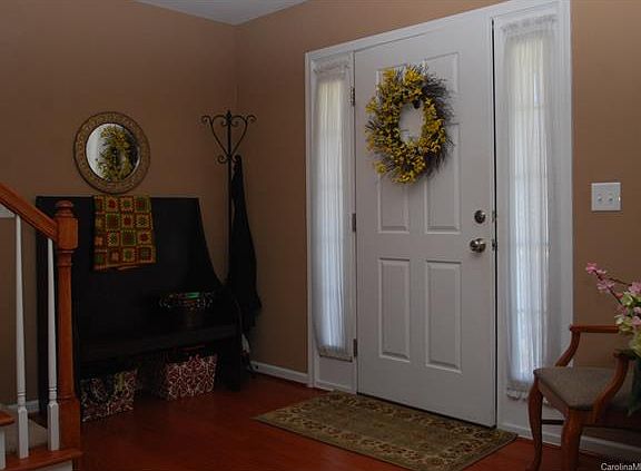 3rd image of 4033 Hereford Ln