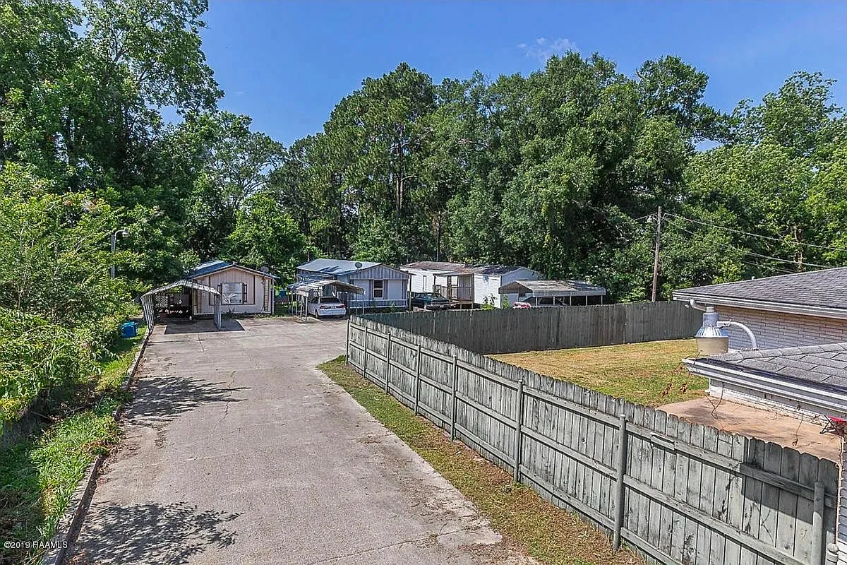 3 bed, 2.0 bath, 1300 sqft, $750 — Photo 1