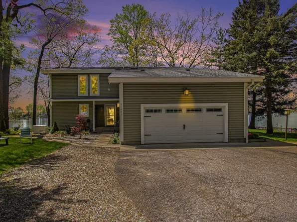 47463 Lakeview Dr, Lawrence, MI 49064