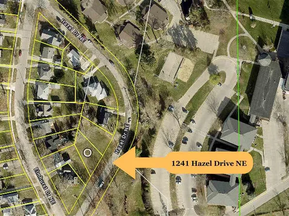 1241 Hazel Dr NE, Cedar Rapids, IA 52402