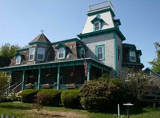 45 Narragansett Ave, Narragansett, RI 02882