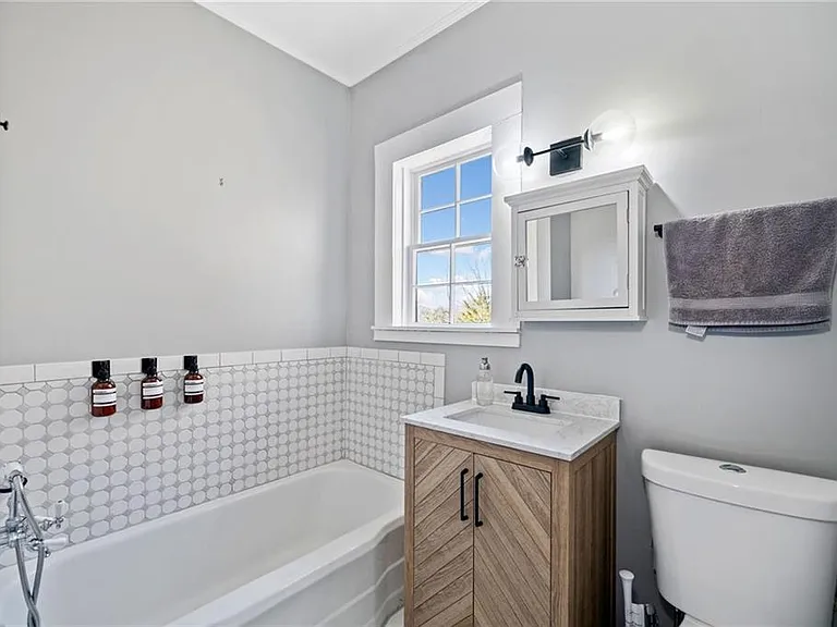 634 S Main St — Photo 14