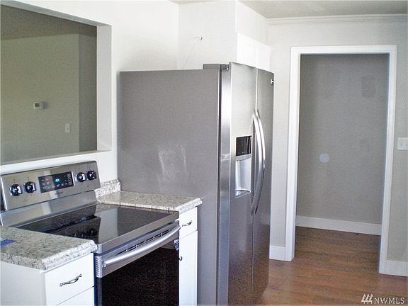 2nd image of 823 S Fairbanks Dr