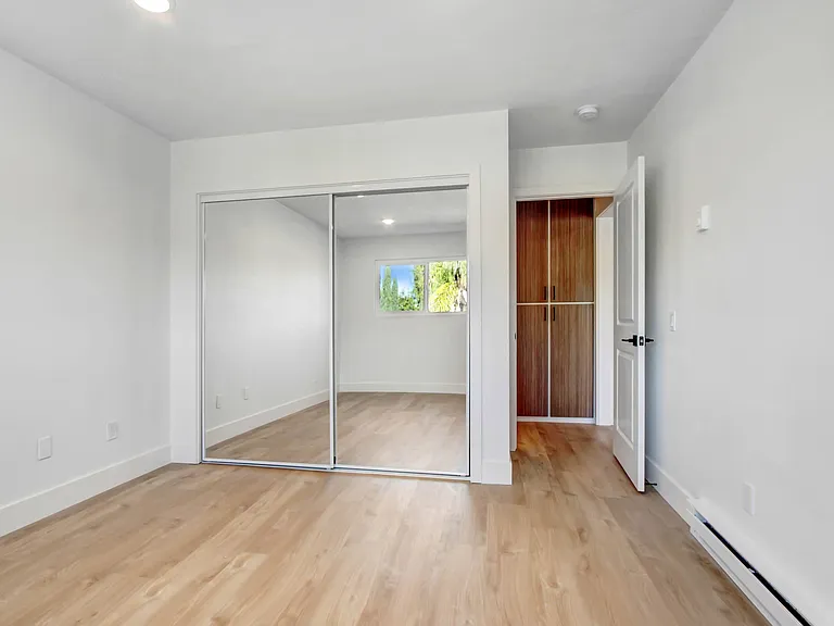 930 N Martel — Photo 13