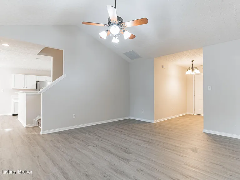 7121 Blue Stream Ct — Photo 2