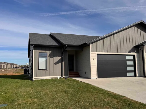 1940 35th St Unit B, Spirit Lake, IA 51360