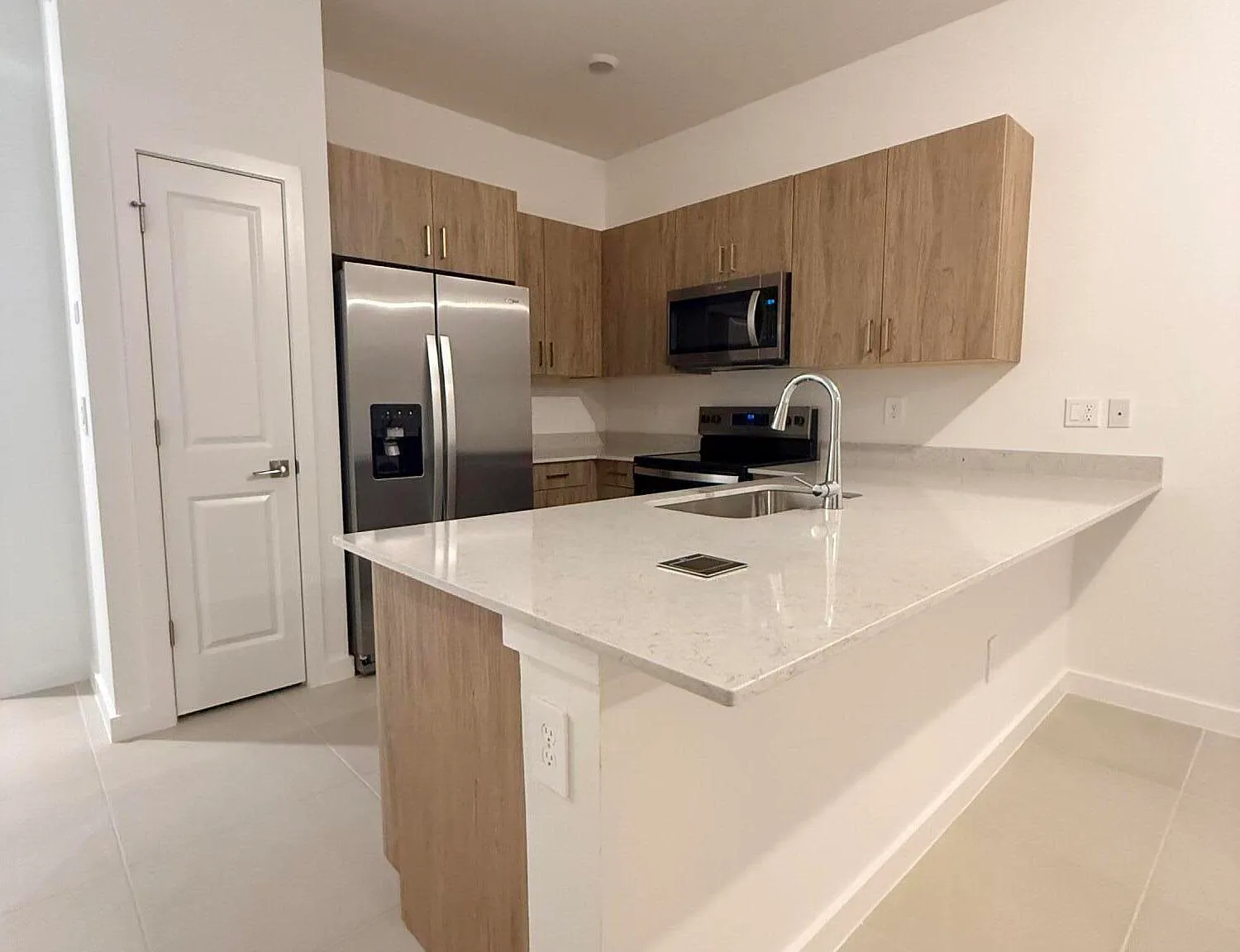 3 bed, 2.5 bath, 1532 sqft, $3,450 — Photo 4