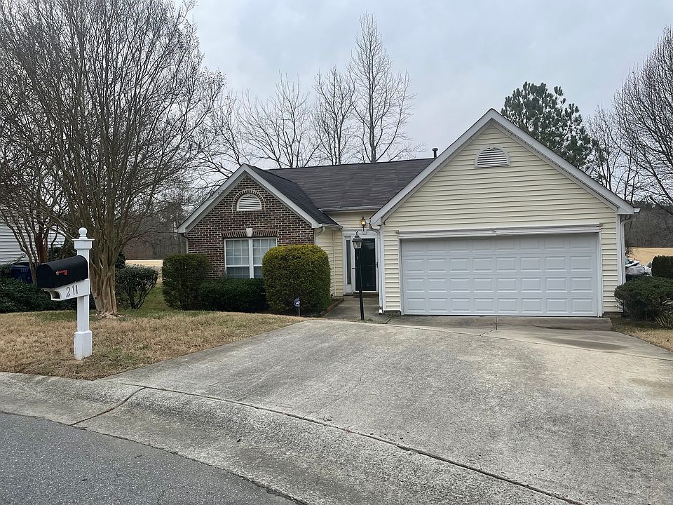 1st image of 211 Briarhaven Dr