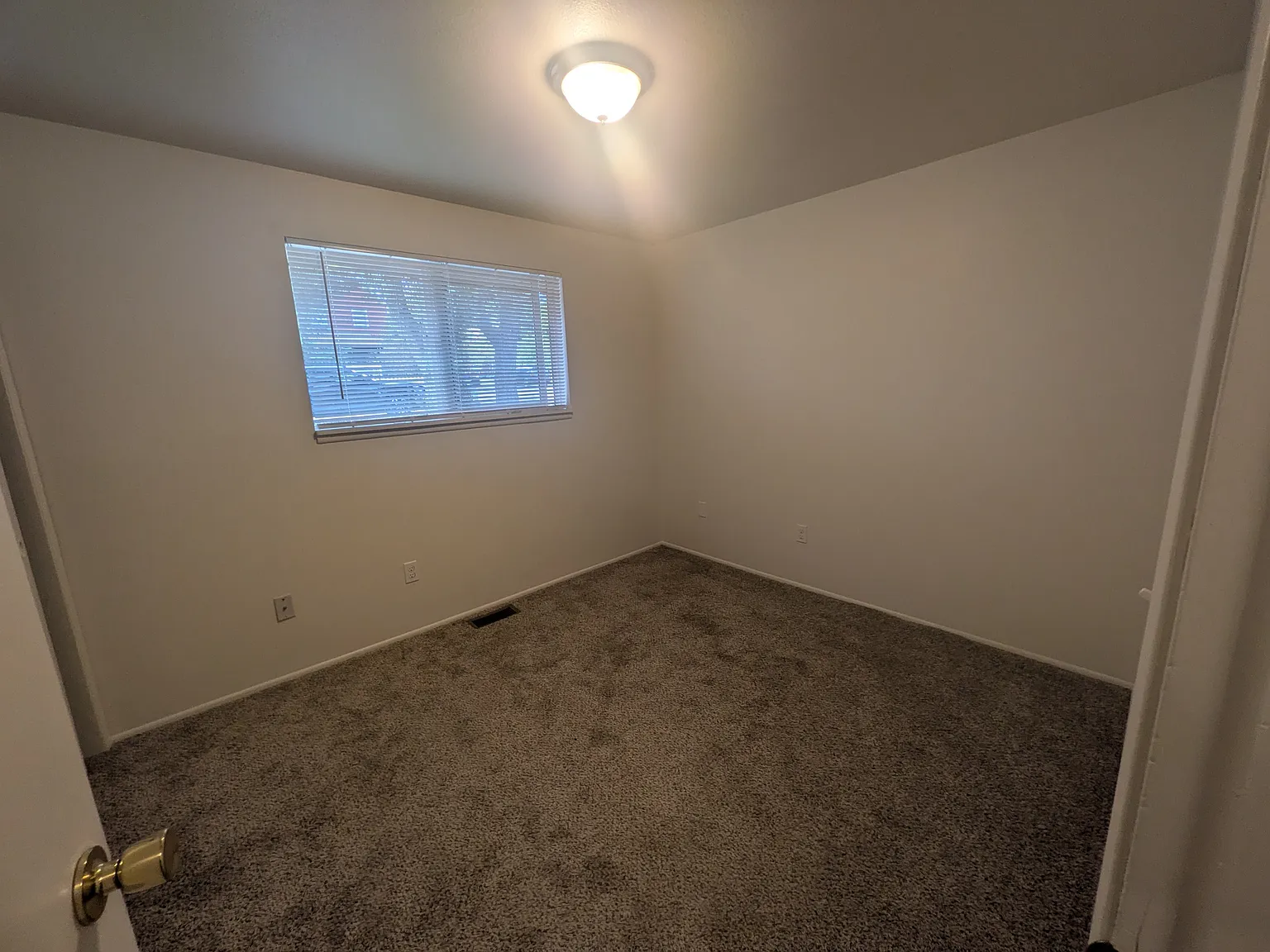 3 bed, 1.5 bath, 1275 sqft, $2,600 — Photo 4