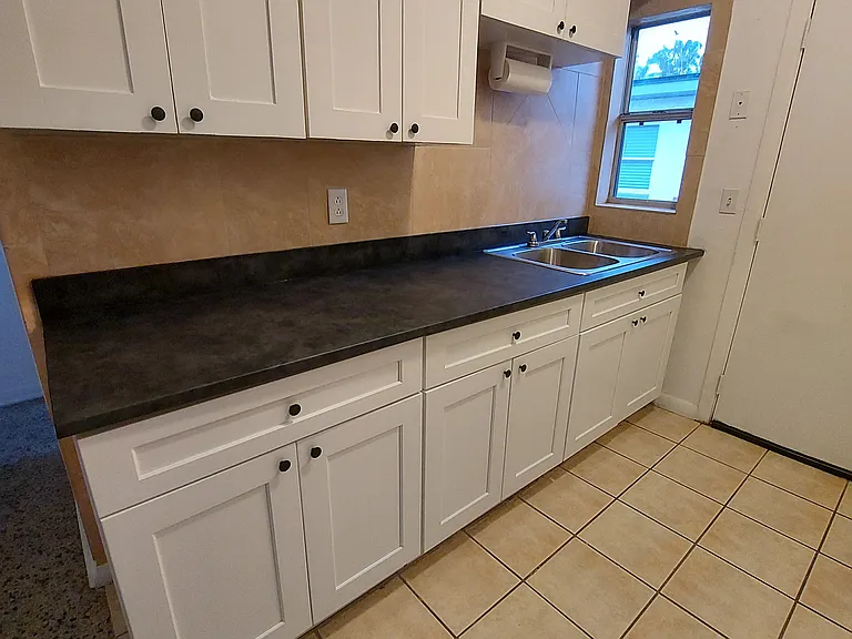 2115 S Mills Ave #1 — Photo 5